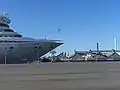 Kreuzfahrtschiff am Kai
