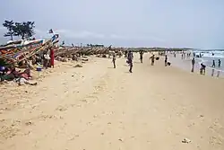 Strand mit Fischerbooten in Kayar