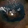 Satellitenbild des Kilimandscharo-Massivs mit dem weißen Eis- und Schneefleck des Kibo in der Bildmitte