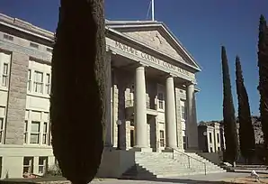 Das Mohave County Courthouse und Gefängnis in Kingman ist seit August 1983 im NRHP eingetragen.