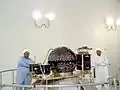 PICOSat (rechts) und die anderen Nutzlasten der Kodiak-Star-Mission bei den Startvorbereitungen