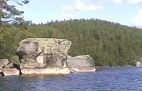 Bizarre Felsufer