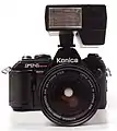 Der Konica-Systemblitz X-24auf der FS-1-Nachfolgekamera FT-1