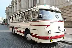 Restaurierter LAZ-697M, fotografiert 2013 in Lwiw, Ukraine