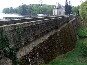 Die Staumauer
