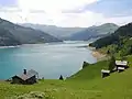 Der Lac de Roselend auf der Westseite des Passes