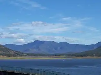 Der Lake Moogerah liegt zwischen dem Moogerah-Peaks-Nationalpark und der Scenic Rim