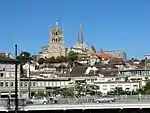 Kathedrale Notre-Dame über der Stadt