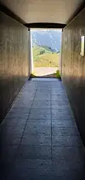 Tunnel von draußen zum Sensing Room