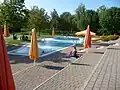 Kinderbecken, dahinter Liegewiese