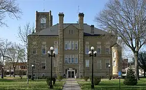 Das Lucas County Courthouse in Chariton, gelistet im NRHP Nr. 81000254