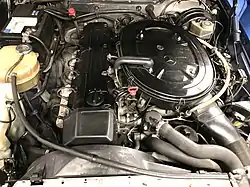 Motor M&nbsp;103 im Motorraum des 300&nbsp;SL, Bj.&nbsp;1991
