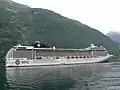 Das Schwesterschiff MSC Orchestra im Geirangerfjord, 2010