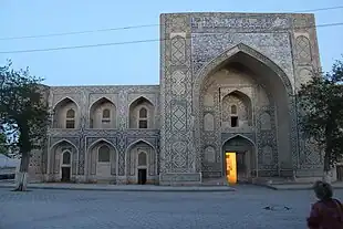 Modari-Khan-Madrasa