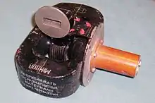 Impulsmagnetron MI-189W (7,5&nbsp;kg, ca. 8&nbsp;GHz, 60&nbsp;kW&nbsp;/&nbsp;0,5&nbsp;µs, Sowjetunion ca. um 1970)