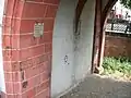 Hochwassermarken im Holzturm, der Boden entspricht einem Pegel von 5,67&nbsp;m.