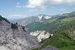 Gipsgestein rund um den Mali i Bardhë