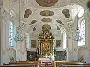 Der Innenraum mit Hochaltar