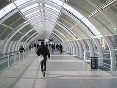 Fußgängerbrücke von innen
