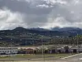 Gewerbegebiet von Torredelcampo. Der Berg Megatín im Hintergrund