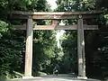 Dieses Torii steht am Eingang zum Schrein.