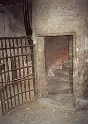 darüber 2. Turm-Wendeltreppe