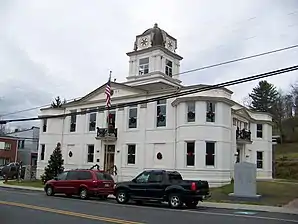 Das Mitchell County Courthouse (2011) ist einer von neun Einträgen des Countys im National Register of Historic Places.