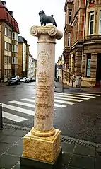 Mops-Säule in Stuttgart, 2013
