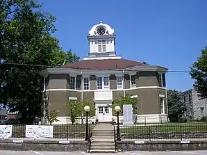 Morgan County Courthouse in West Liberty, gelistet im NRHP Nr. 76000929