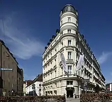 Neuturmstraße Nr. 1, Ecke Hochbrückenstraße.
