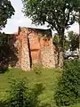 Mauer mit Wiekhausresten