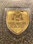 Plakette am Grabmal in der Krypta der Basilika San Lorenzo in Florenz mit folgender lateinischer Inschrift: hic ab a. d. MCMLII usque ad a. d. MMXIX beati Nicolai Stenonis corpus in sepulcro conditum est nunc urna servatur primae humationis arca
