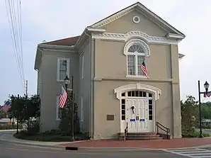 Das Old Shelby County Courthouse, auch bekannt als Columbiana City Hall,  ist im NRHP unter der Nr. 74000437 gelistet.
