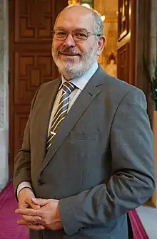 Portraitfoto von Gemeinderat Omar Al-Rawi im Wiener Rathaus
