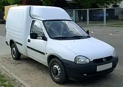 Hier ist der Combo als Kastenwagen zu sehen.