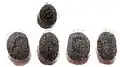 Eier: oben von oben (mit Deckel), v.&nbsp;l.&nbsp;n.&nbsp;r.: lateral, dorsal, lateral, ventral