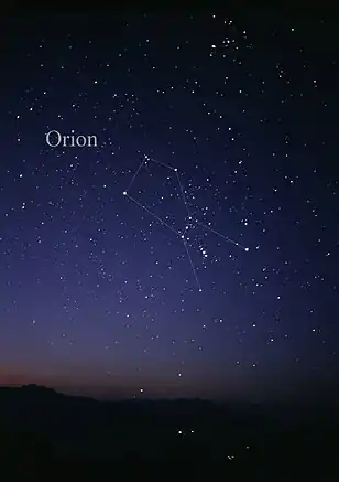 Rigel ist ein heller Stern im Sternbild Orion (rechts unten)