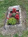 Grab eines 1945 abgestürzten deutschen Jagdfliegers auf Friedhof (2020)