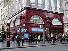 Oxford Circus, London;typischer Entwurf von Leslie&nbsp;Green, hier mit ergänzender Büronutzung in den weiteren Obergeschossen