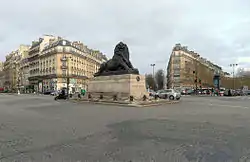 Der Platz mit der Statue des Löwen von Belfort