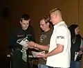 Ricky Walden beim Autogramme-Schreiben