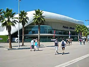 Der Haupteingang des Palais Nikaia in Nizza