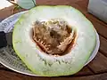 Aufgeschnittene Frucht der Riesengranadilla