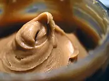 Erdnussbutter vor dem Aufstrich