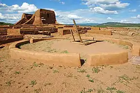 Pecos NHS, Missionskirche und Kiva