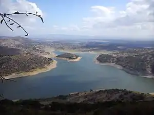 Blick vom Burgberg von Pergamon auf den Stausee