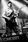 Sänger und Gitarrist Ron Halinoja