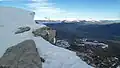 Blick vom Pic de Céüse auf den Lac de Pelleautier