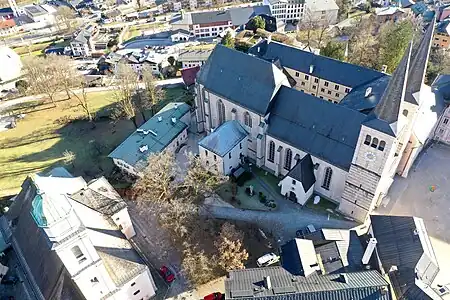 Drohnenaufnahme vom Berengarplatz eingerahmt u. a. von Pfarrkirche St. Andreas und Stiftskirche