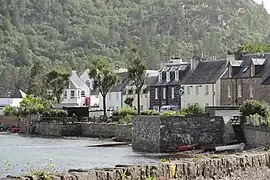 Die Hafenpromenade von Plockton